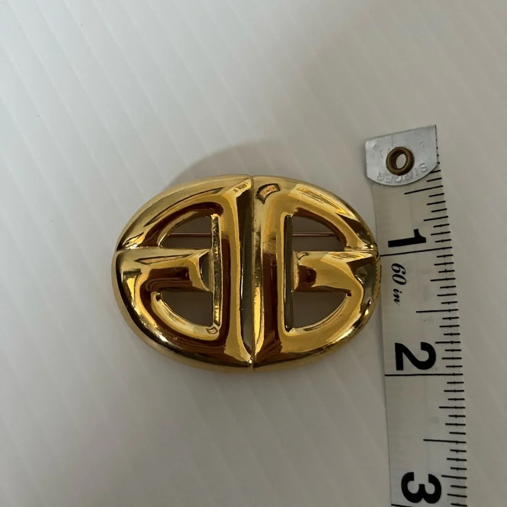 Vintage Givenchy double G logo brooch - Picture 6 of 6